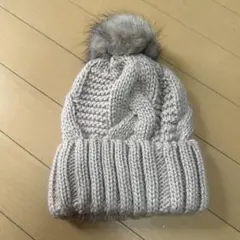 【新品・未使用】H&M薄いピンクボンボン付きニット帽