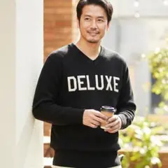 【大きめ】XLサイズ DELUXE（デラックス） Vネック ロゴニット セーターのサムネイル