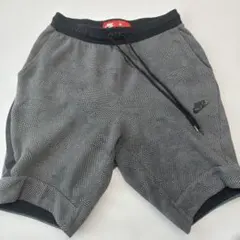 NIKE Tech Fleece ショートパンツ　メンズSサイズのサムネイル