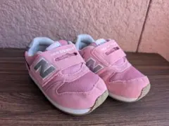 New Balance ピンク スニーカー