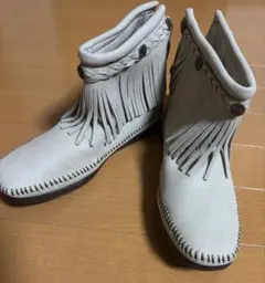 《新品未使用》MINNETONKA フリンジブーツのサムネイル