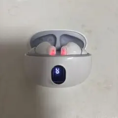 ホワイト ワイヤレスイヤホン 充電ケース付き　Bluetooth