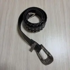 スタッズ付き黒レザーベルト