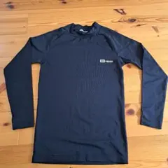 キッズ　ブラック アンダーシャツ