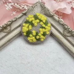 ミモザ　刺繍　ブローチ　くるみボタン