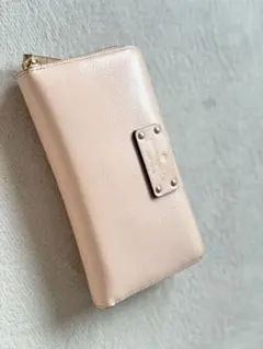 【kate spade】ピンク 長財布 ファスナー式 スタッズ付き