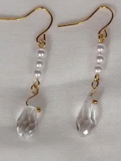 ハンドメイドピアス　[No.192]　クリスタルドロップ　ゴールド