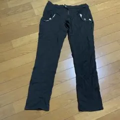 ブラックパンツ