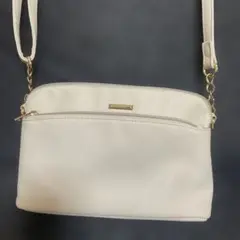 ショルダーバッグ　ベージュ