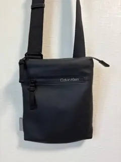 [海外限定] Calvin Klein ブラック ショルダーバッグのサムネイル