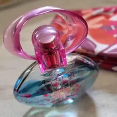 【お値下げ】サルヴァトーレフェラガモ インカントチャーム オーデトワレ とポーチ