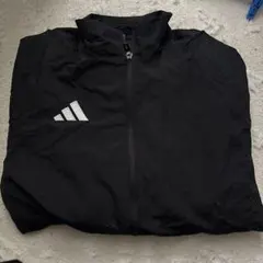 adidas ブラックウィンドブレーカー