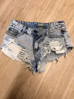 ダメージ加工デニムショーツライトブルー