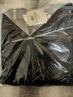 ぴ*ぴ様 2023アニヤハインドマーチユニクロプレミアムラムクルーネックセーター