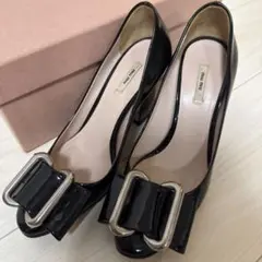 miu miu パテントレザー パンプス ブラックのサムネイル