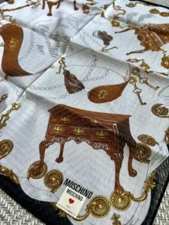 【新品】MOSCHINO おしゃれハンカチのサムネイル