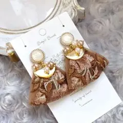 ☘インド刺繍リボンとゴールドフレームカボションのイヤリング☘ブラウン ピアス可◎