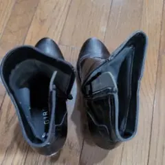 黒レザーブーツ 23 EE ジッパー付き