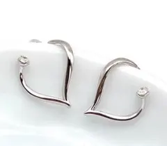 ホワイトゴールド ハートダイヤモンドピアス(両耳)