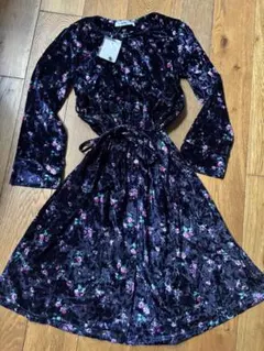 新品未使用　130㎝ 〜 140㎝　MPS 花柄ベルベットワンピース 長袖　子供