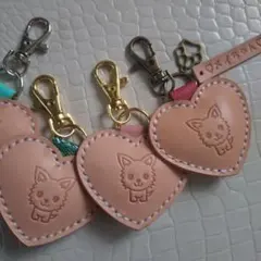 1/10から出品お休みします ぷっくりハートチワワキーホルダー