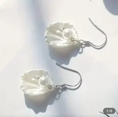 貝殻型ホワイトパールピアス