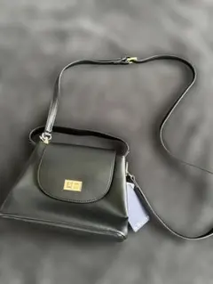 ブラックレザーショルダーバッグ