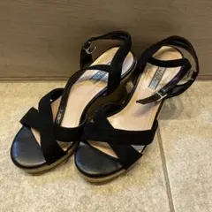 ブラック スエード クロスストラップ サンダル