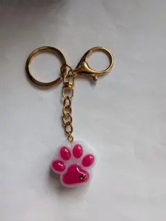 #83 キーホルダー レジンキーホルダー チャーム ハンドメイド 肉球 犬 猫