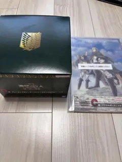 進撃の巨人一番くじ　〜壁の外の世界〜C賞アクリルボード　D賞ティーカップセット