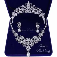 Shiori様専用♡フォロー割♡ティアラ・ネックレス・イヤリングの3点セット♡