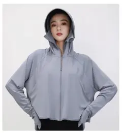 グレー フード付き ウィンドブレーカー