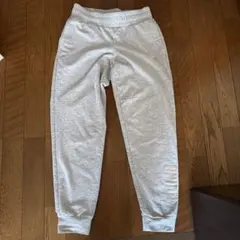グレー ジョガーパンツ
