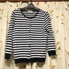 anySiSのカーディガンです。