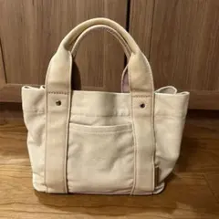 ベージュ色のキャンバス地のトートバッグ 小型