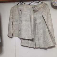 スーツセット　ベージュ チェック柄 ジャケットとスカートのセットアップ
