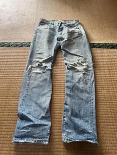 Levi's ダメージ加工デニムパンツ