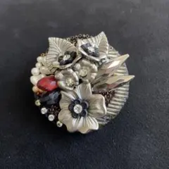ブローチ 花柄 ゴールド 赤 紺 レッド ネックレス ラメ 透かし 2way 