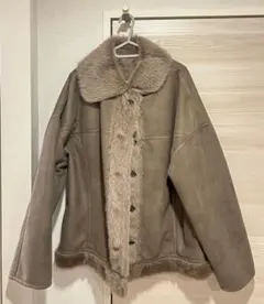 CLOCHE フェイクムートン ボアジャケット カーキ 02 背面小さな黒点 