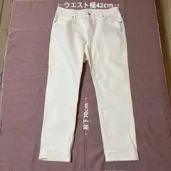 ユニクロ　ストレートジーンズ ホワイト 30(76センチ)