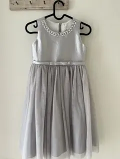 シルバー サテン ノースリーブドレス ビーズ装飾付き
