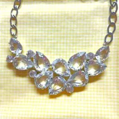 新品タグ付★INDIVI インディヴィ☆クリスタル ネックレス ペンダントのサムネイル