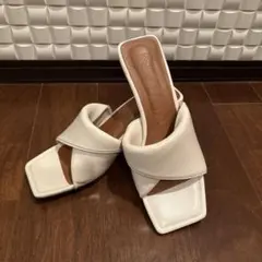 ⭐︎美品⭐︎VIVIAN アイボリー サンダルのサムネイル