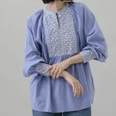 新品　サニーレーベル　コットンエンブロイダリーヨークブラウス　ブルーのサムネイル