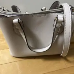 薄いピンク ショルダーバッグ