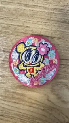 刺繍缶バッジ　ナルミヤキャラクターズ　ハナちゃん