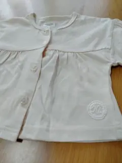 クリーム色のカーディガン