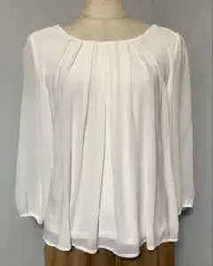 白ブラウス　オフィスブラウス　オフィスカジュアル　きれいめブラウス