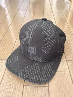 adidas 文字プリント キャップ