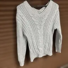 アプワイザーリッシェ　ライトブルー　 Vネック ケーブル編み ニット